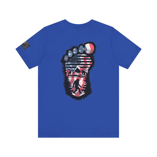 Bigfoot American Flag Adventure-Ready Unisex Tee, Perfect for Campouts, Gifts, Outdoor Wear