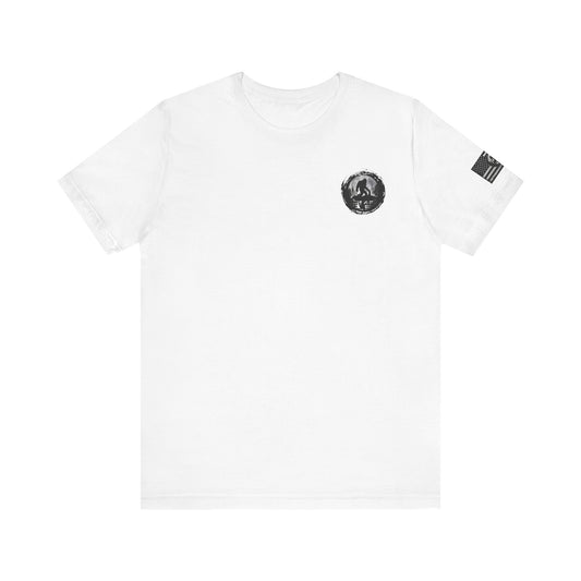 Bigfoot American Flag Adventure-Ready Unisex Tee, Perfect for Campouts, Gifts, Outdoor Wear