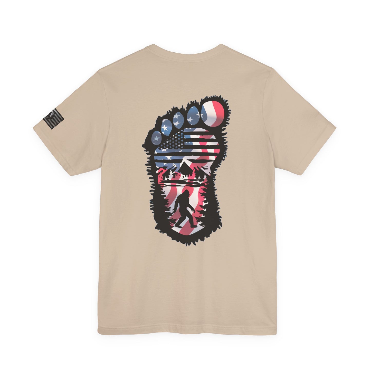 Bigfoot American Flag Adventure-Ready Unisex Tee, Perfect for Campouts, Gifts, Outdoor Wear